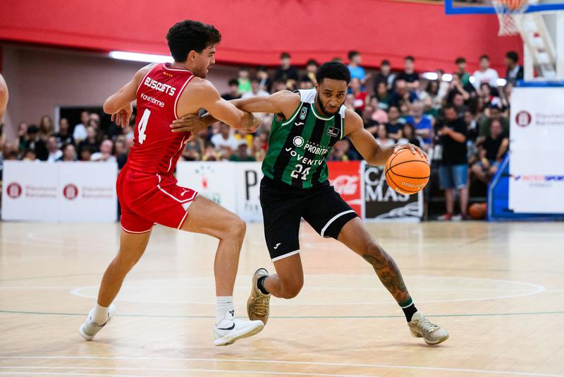 La Penya topa amb un encert increïble de triples del Girona (89-109)