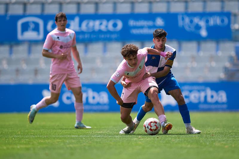 El Badalona goleja al camp del Sabadell B (1-4) i s'acosta al play-off d'ascens