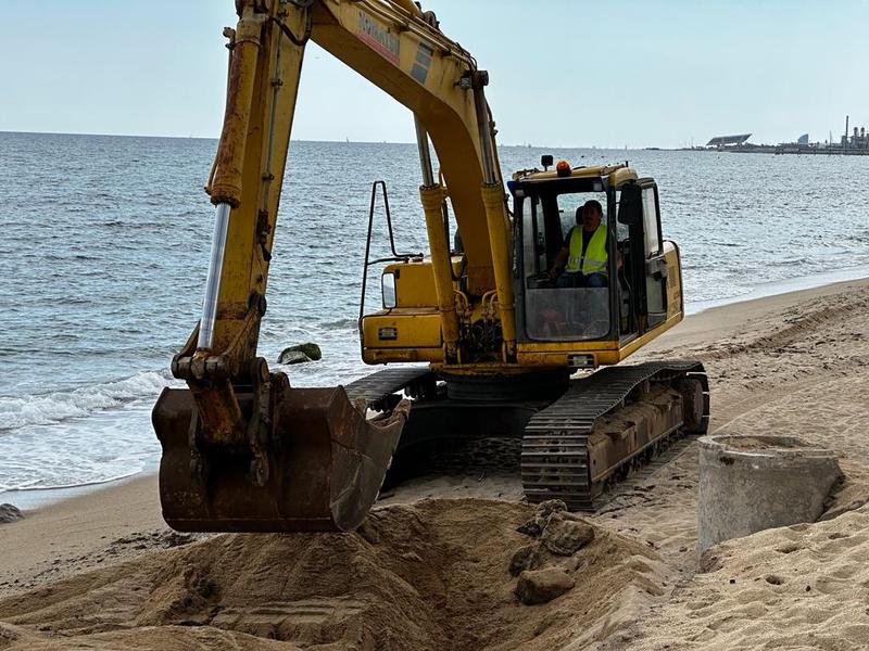 Retiren les restes d'antigues edificacions a les platges del Cristall i Pont d'en Botifarreta