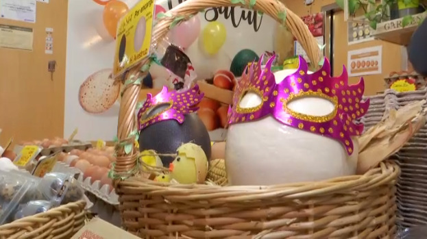 El Mercat de La Salut celebra Carnestoltes tot decorat i amb un concurs de disfresses