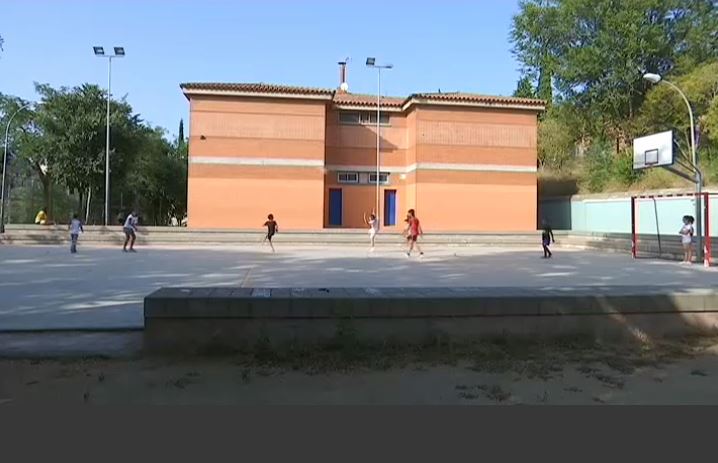 El projecte "Obrim el Pati al Barri" torna a Badalona per Setmana Santa