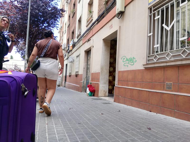 Desallotjats els veïns del 115 del carrer Ausiàs Marc, afectats per l'esfondrament de Canigó