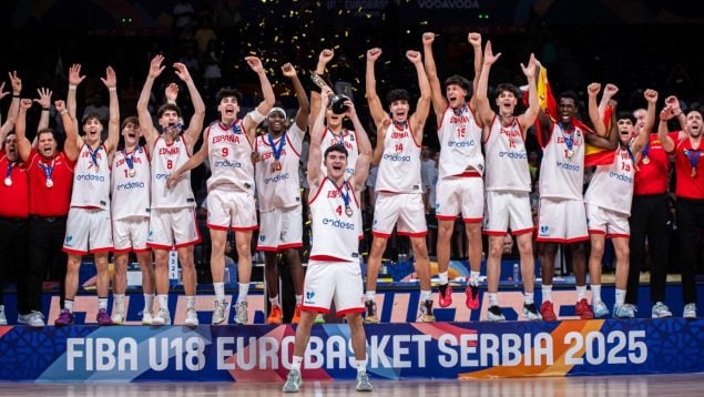  Els verd-i-negres Ian Platteeuw, Èric Del Castillo i Diego Niebla, campions d'Europa U18