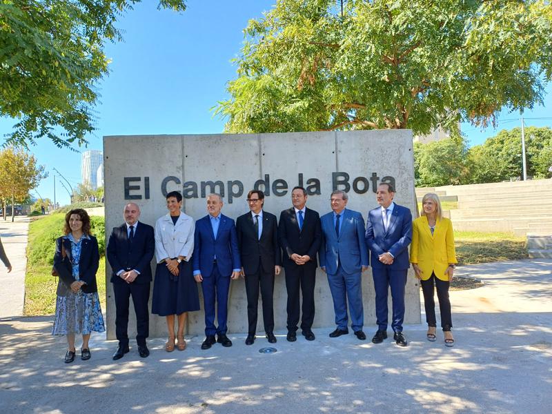 Fotogradia de les autoritats al Camp de la Bota