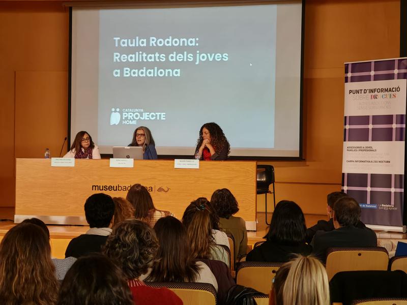 TAULA RODONA ADDICCIÓ PANTALLES 2