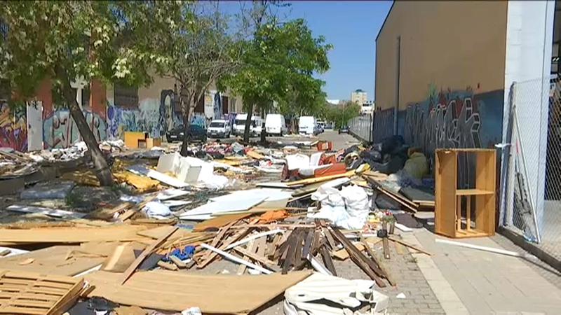 Carrer Cosidores Maig 2021 abocament il·legal La Mora