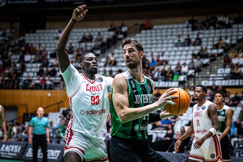 La Penya atropella el Cholet (91-73) en l'estrena europea davant 3.'765 espectadors