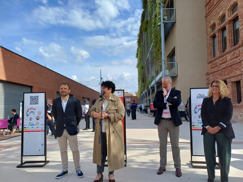 GIRAFEINA MIREIA GONZALEZ VICENÇ HERNANDEZ ALCALDESSA SANTA COLOMA CAMBRA COMERÇ I DIRECTORA GRAMEIMPULS