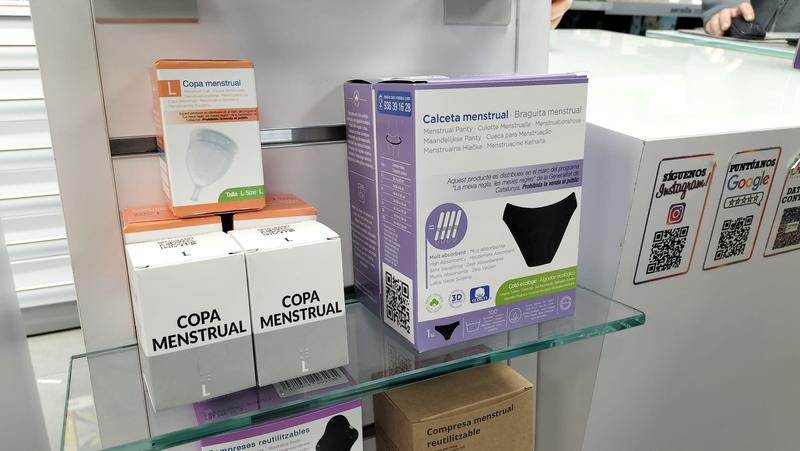 Copa menstrual i calces farmàcia Condon campanya Generalitat