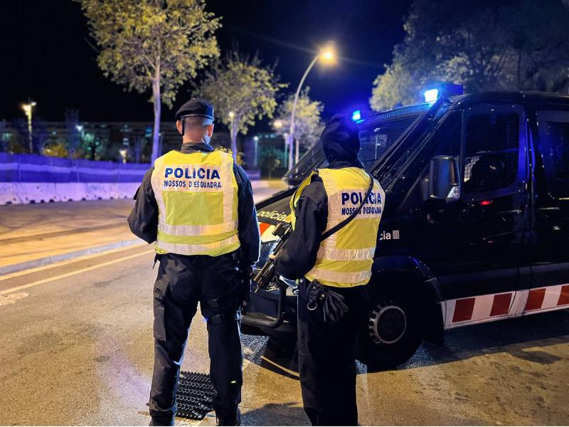 Els Mossos reforcen la vigilància als barris de la Mina, Besòs i la Pau per detectar armes i drogues