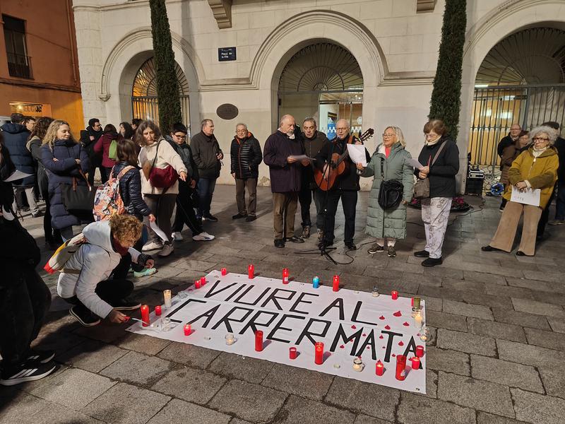 3 Concentració en record a l'home sensesostre trobat mort a principis de gener
