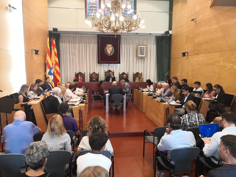 El ple aprova la moció per regular els usos comercials en zones tensionades de Badalona