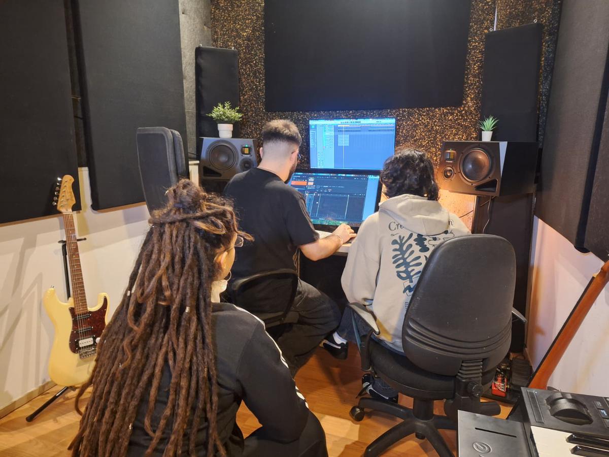 BucBox Badalona, de fàbrica tèxtil a punt de trobada musical