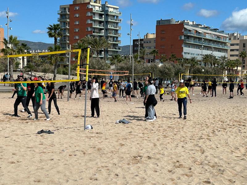 Més d'un miler d'alumnes participen en els Beach Games de Badalona