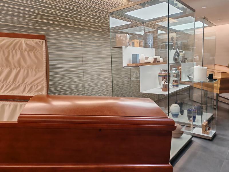 Els tanatoris s'adapten a la societat: més dones treballant, creixen les cerimònies laiques i algunes es fan per estríming