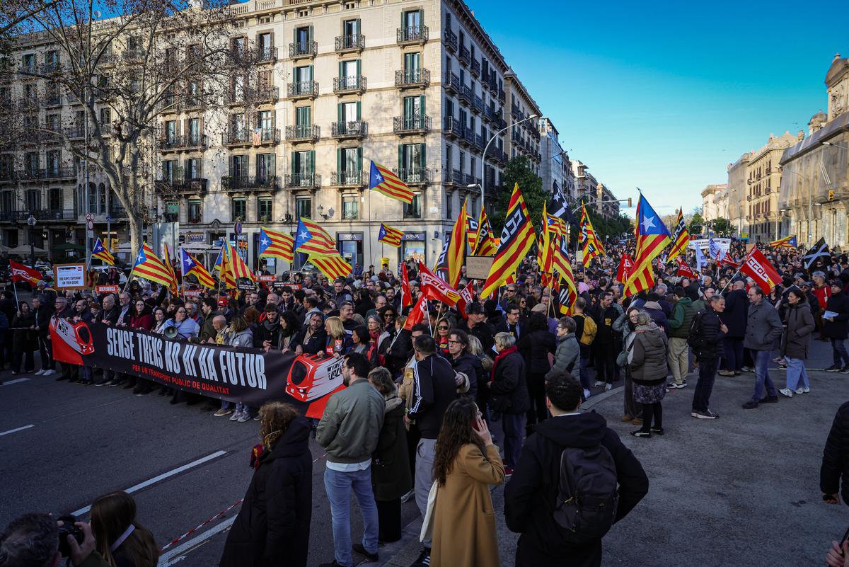 Clam dels usuaris de Rodalies per denunciar el caos ferroviari