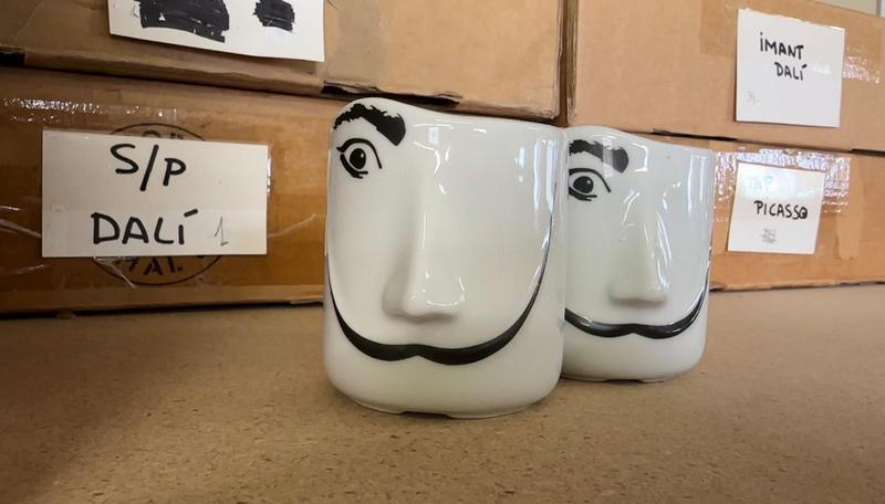 La fàbrica de Montgat que crea souvenirs per a museus de tot el món