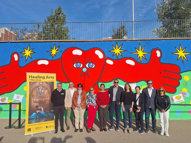 El BesArt inaugura un mural sobre l'art i la salut en el marc del festival 'Healing Hearts'