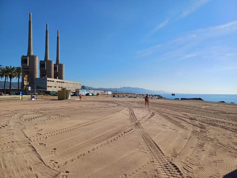 Mor un home ofegat a la platja de Sant Adrià de Besòs