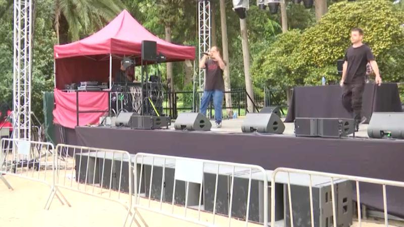 Joshu i Dunkan obren l'Arts Arnús de les Festes de Maig