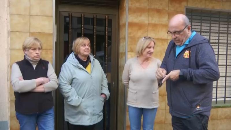 Veïns del carrer Calderón de la Barca denuncien problemes de convivència amb una botiga i uns pisos ocupats