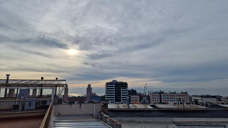 MÉTEO | Dijous de cel emblanquinat i menys suavitat al migdia
