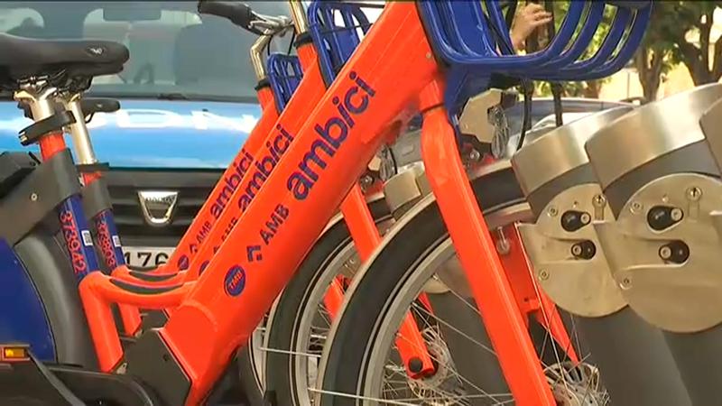 Ja es pot pedalejar amb l'AMBici a Badalona, que arriba amb gairebé 350 bicicletes