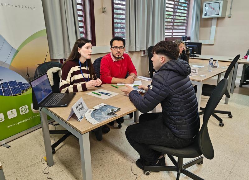 Speed Dating Job per apropar el món laboral a La Pineda