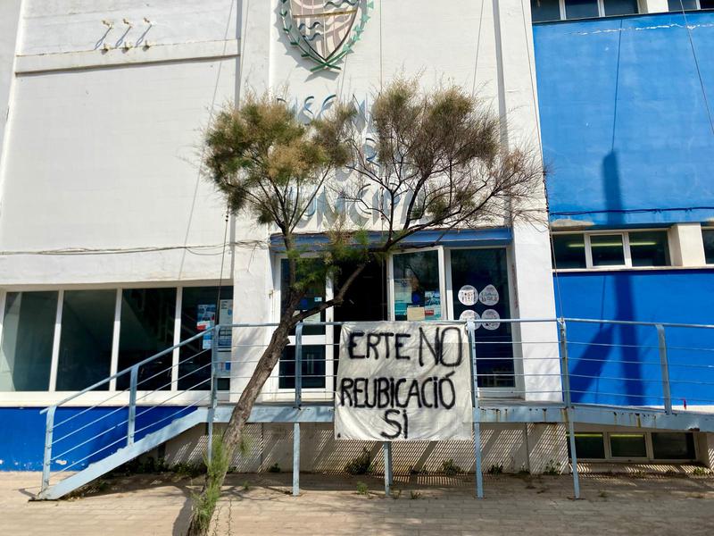Els comuns també demanen la reubicació dels monitors de la piscina municipal 