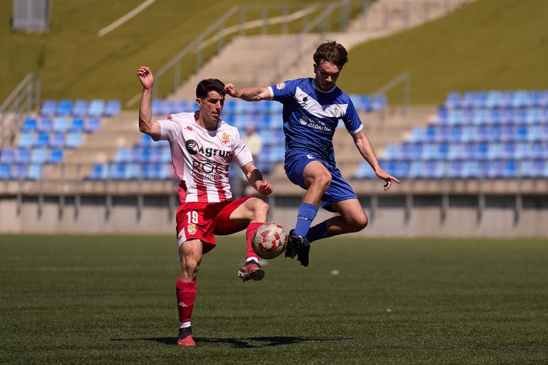 El Badalona fa un pas més cap al play-off d'ascens (CF Badalona 2 CE Manresa 1)