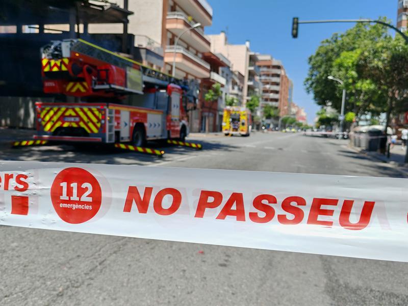 Extingit un incendi a un bloc ocupat al barri de La Salut