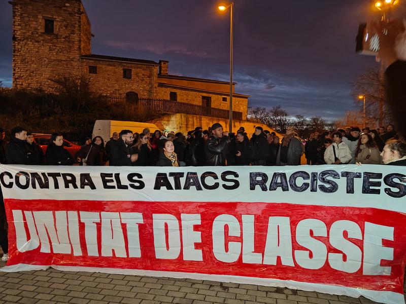 Tensió a la manifestació de suport als immigrants desallotjats del B9