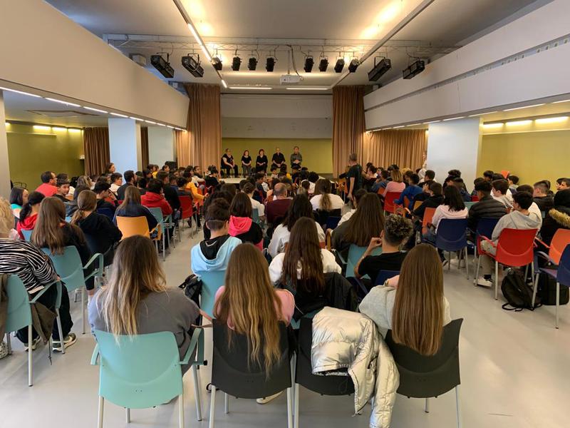 Una trobada intergeneracional a través d'un teatre fòrum al CC La Salut
