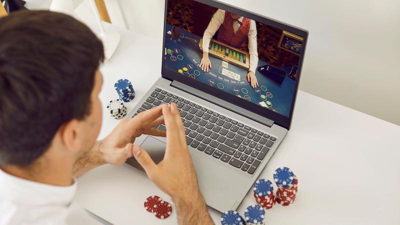 El Centre SPOTT atén prop de 250 joves per addicció a les pantalles