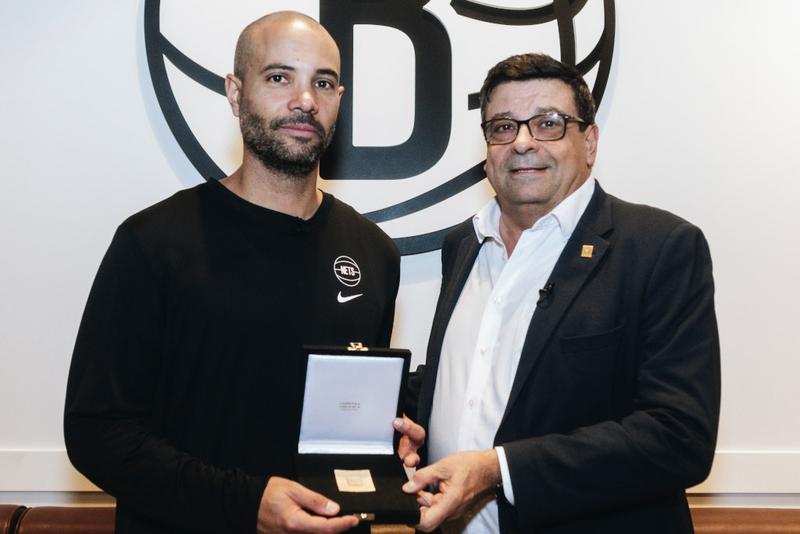 El badaloní Jordi Fernández rep la Medalla d'Or al Mèrit del Bàsquet Català