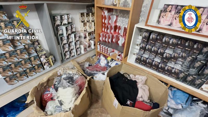 Desarticulada una organització de distribució de material falsificat que operava des de Badalona