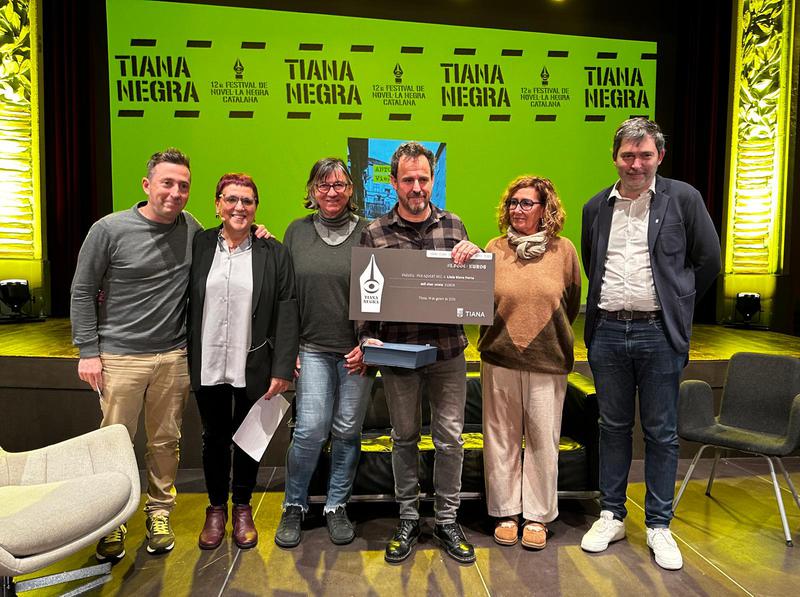 L'escriptor Lluís Riera rep el premi Agustí Vehí en el tret de sortida del Festival Tiana Negra