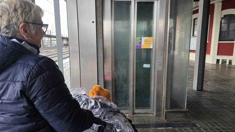 L'ascensor de l'estació de Renfe de Badalona no té accessibilitat garantida per tots els usuaris