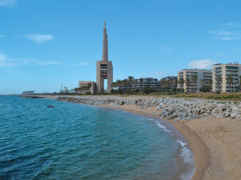 Rescatada una persona que s'estava ofegant a la Platja de la Mora
