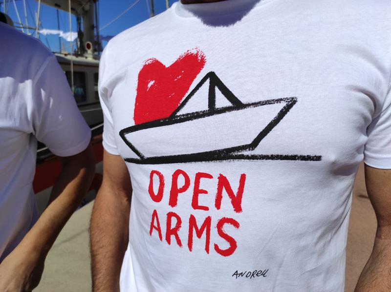 Buenafuente il·lustra una samarreta per a Open Arms