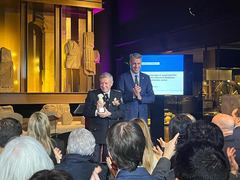 Badalona ret homenatge al superintendent de la Guàrdia Urbana de Badalona, Conrado Fernández Juste
