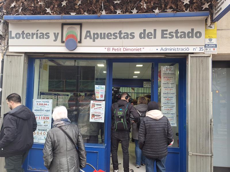 El 4rt premi de la loteria de Nadal cau a Badalona i el 5è a Montgat