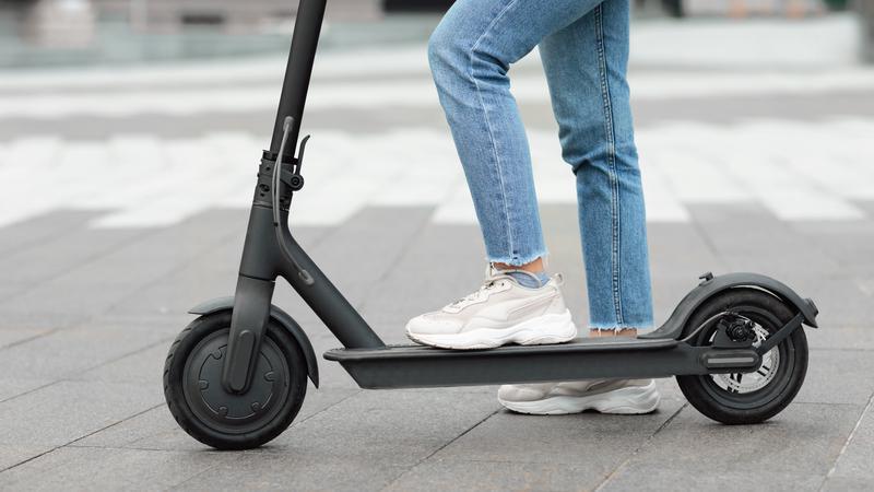 El regidor de Mobilitat defensa l'enduriment de l'ordenança de patinets a Badalona 
 