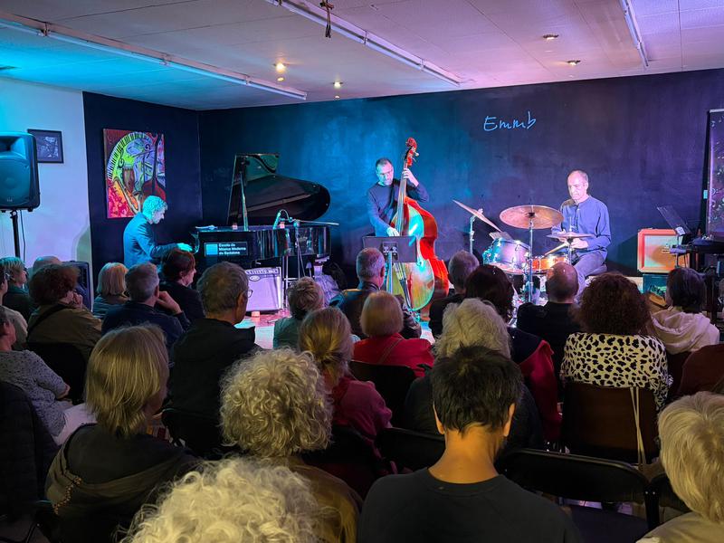 Comença el cicle 'Per fi és dilluns' a l'Escola de Música Moderna de Badalona