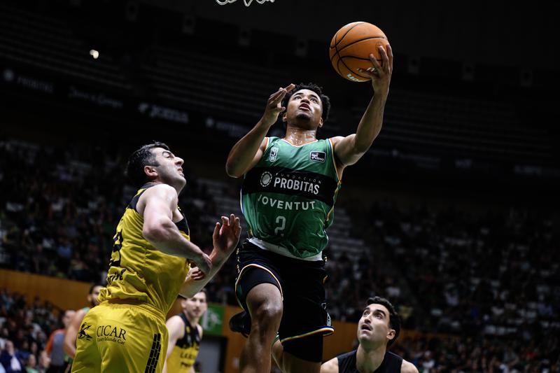 Decepció majúscula en el comiat de Ribas i de la Penya del play-off (60-80)