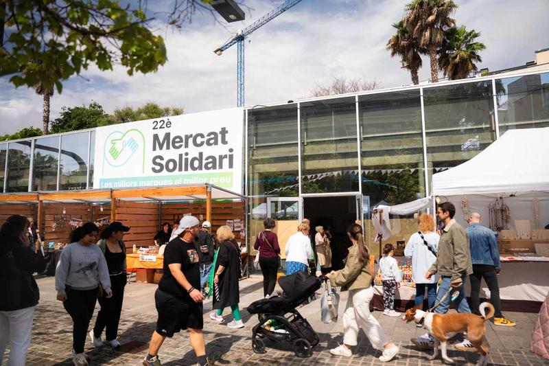 Nou èxit del mercat solidari a Badalona