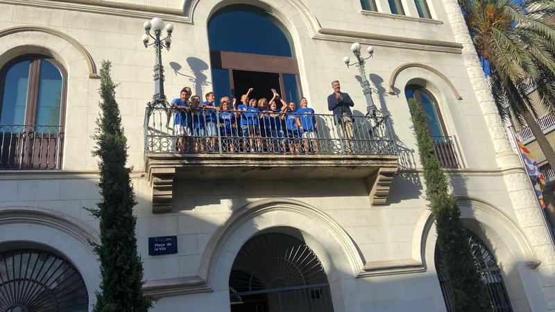 El Premini de la Minguella és l'equip convidat al saló de plens de Badalona després del seu títol a Madrid
