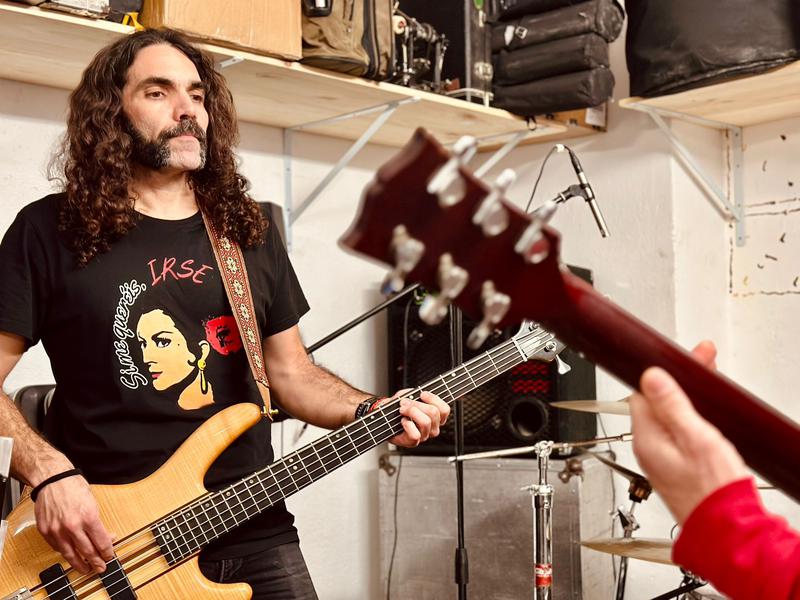 El guitarrista badaloní Xavi Lleixà organitza el concert solidari 'Rock X Pol'