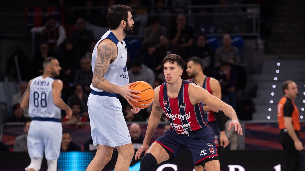 La Penya dona massa concessions a Vitòria (87-77)