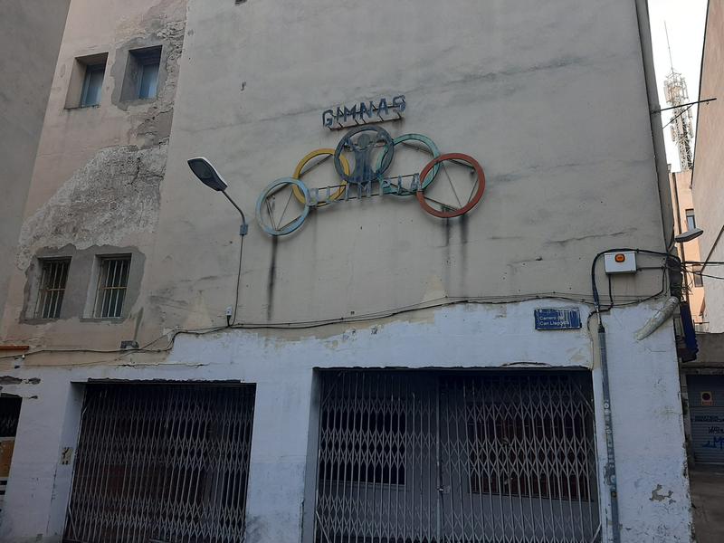 Veïns del centre denuncien inseguretat a l'antic gimnàs Olimpia